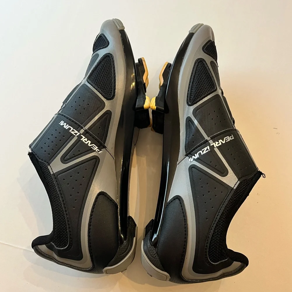Pearl Izumi Women’s Select Rd IV Black Gray Low Profile Cleats Cycling shoes 42